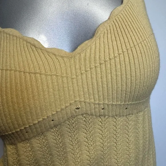 ❌SOLD❌ Wilfred Yellow Cropped Tank Top - Picture 4 of 6